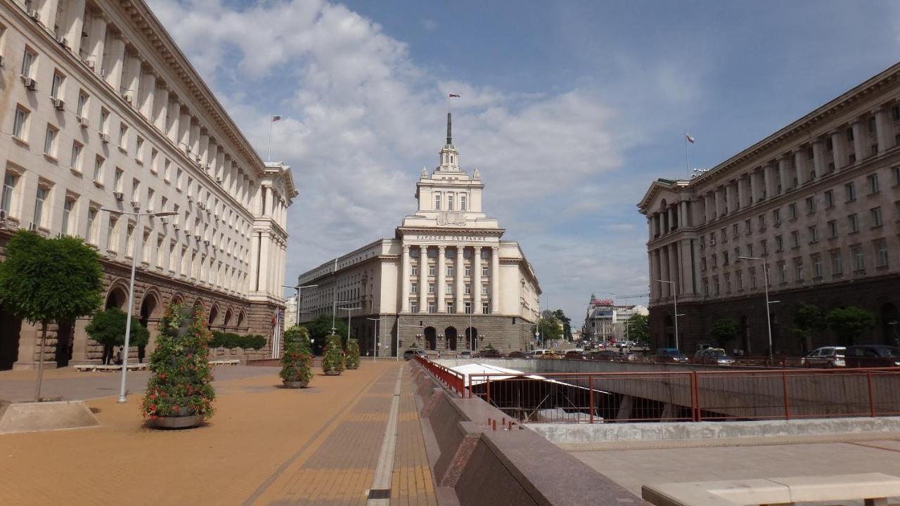 Newly Refurbished Apartment In The City Center Sofia Bagian luar foto
